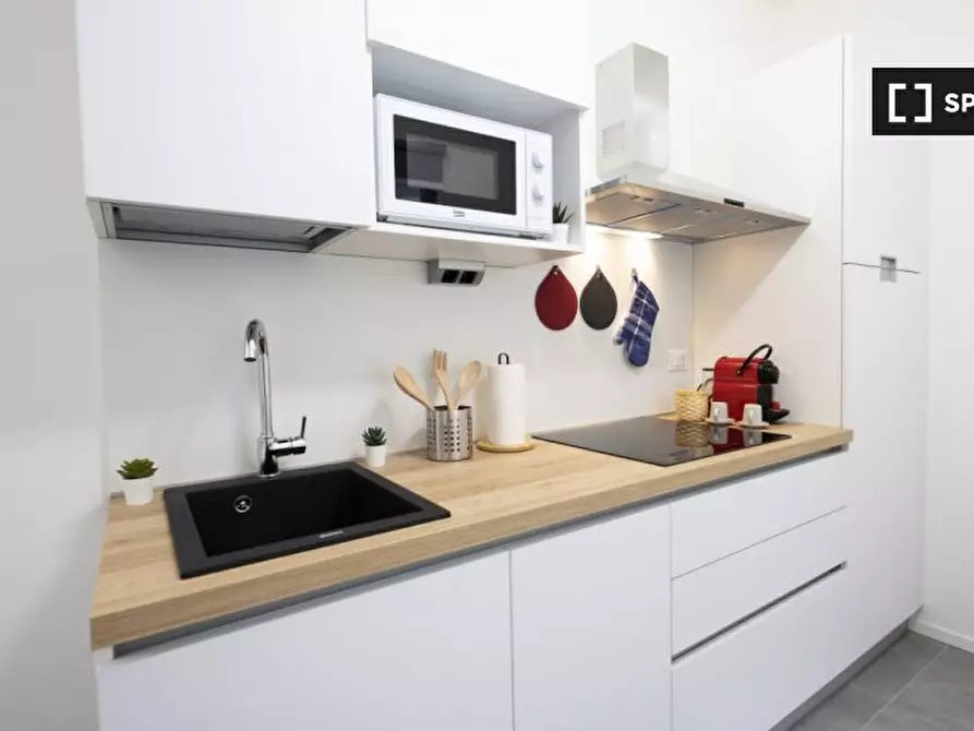 Immagine 10 di Appartamento in affitto  in Via Ugo Lenzi a Bologna