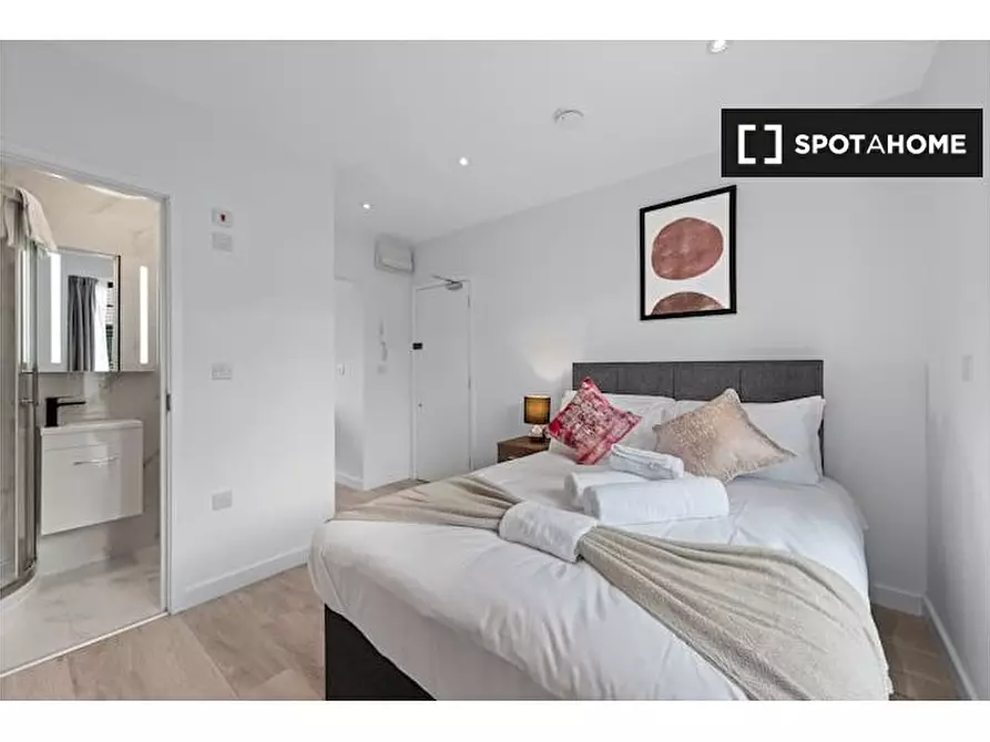 Immagine 7 di Appartamento in affitto  in Flat Devonshire House 577 High Road N17 6SB a Tottenham