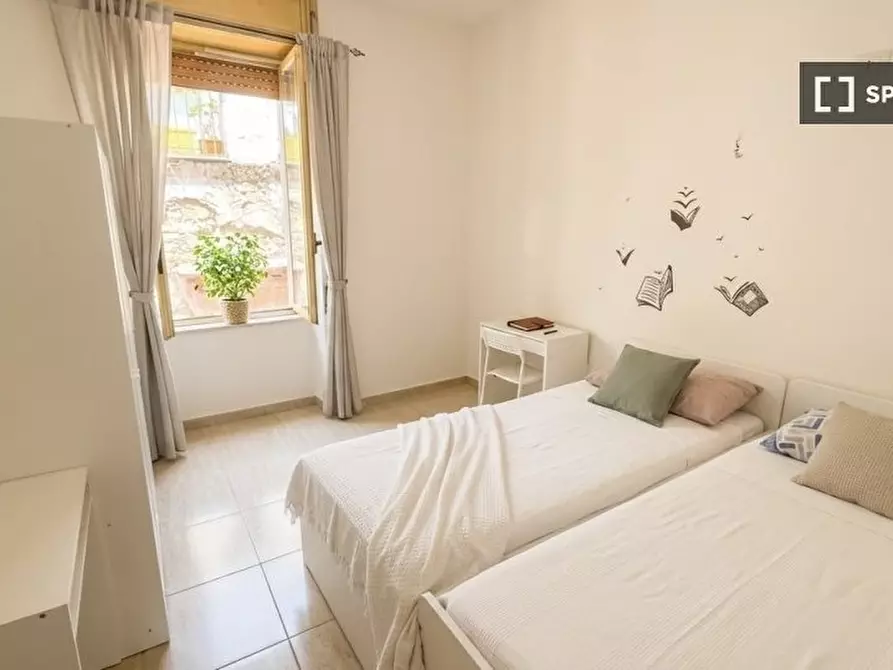 Immagine 2 di Camera condivisa in affitto  in Vico Tinellari a Napoli