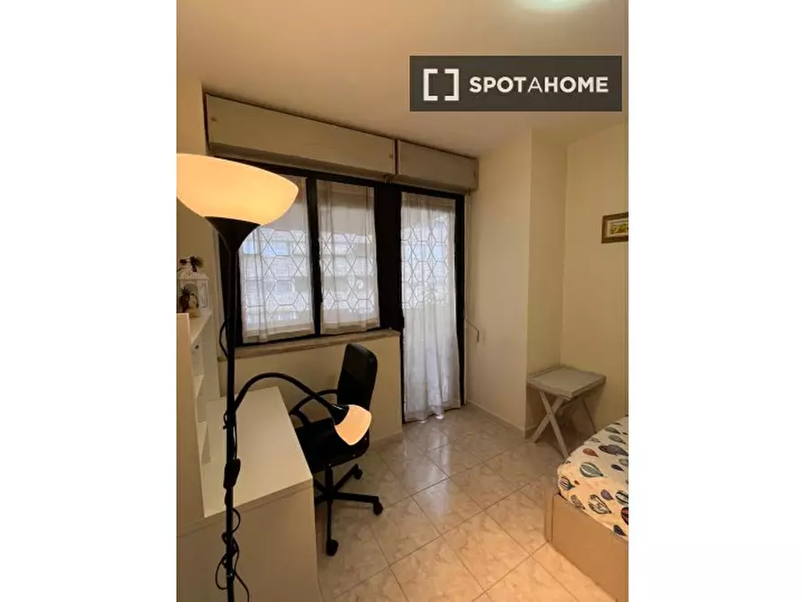 Immagine 2 di Camera condivisa in affitto  in Viale Londra a Roma