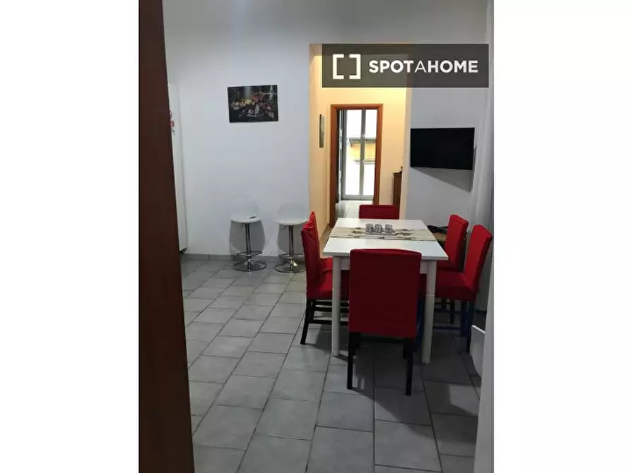 Immagine 8 di Camera condivisa in affitto  in Salita Tarsia a Napoli