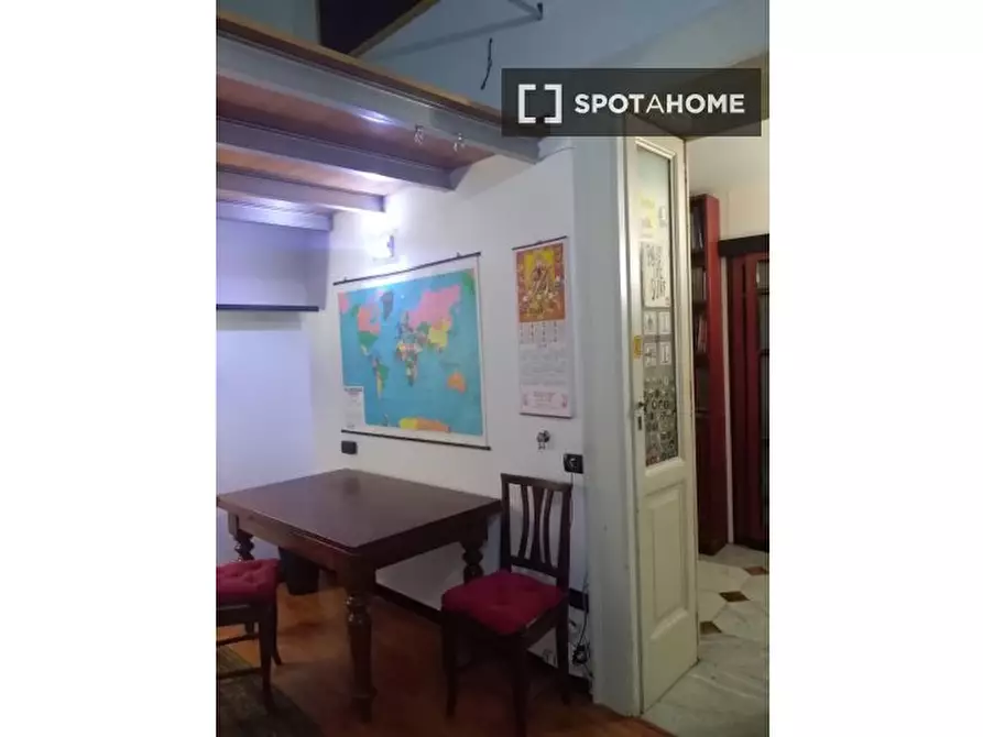 Immagine 19 di Camera condivisa in affitto  in Via Ventaglieri a Napoli