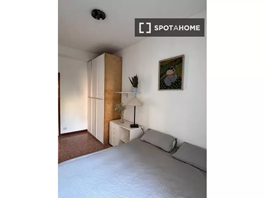 Immagine 1 di Camera condivisa in affitto  in Via Caccialepori a Milano