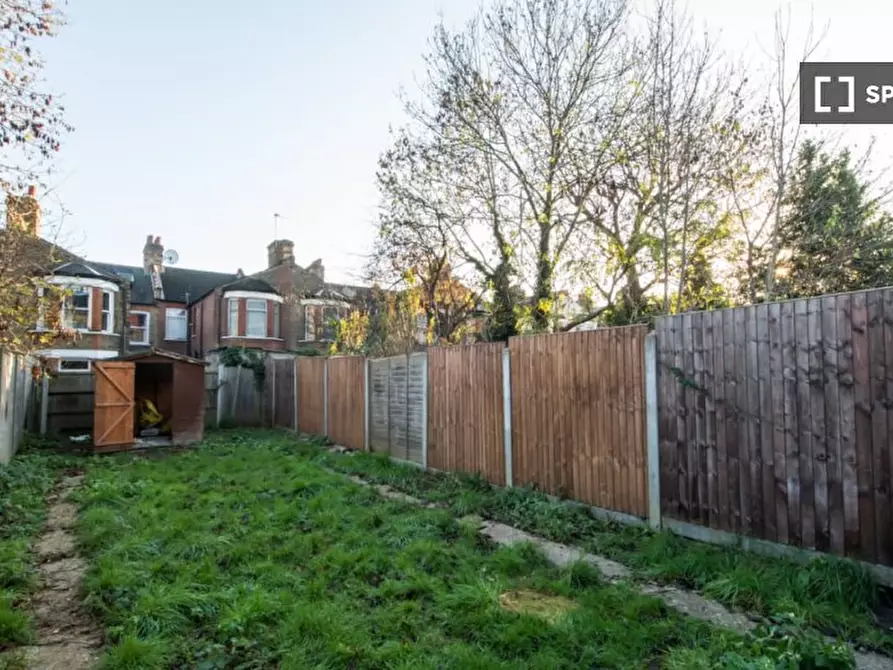Immagine 10 di Camera condivisa in affitto  in The Avenue a Tottenham