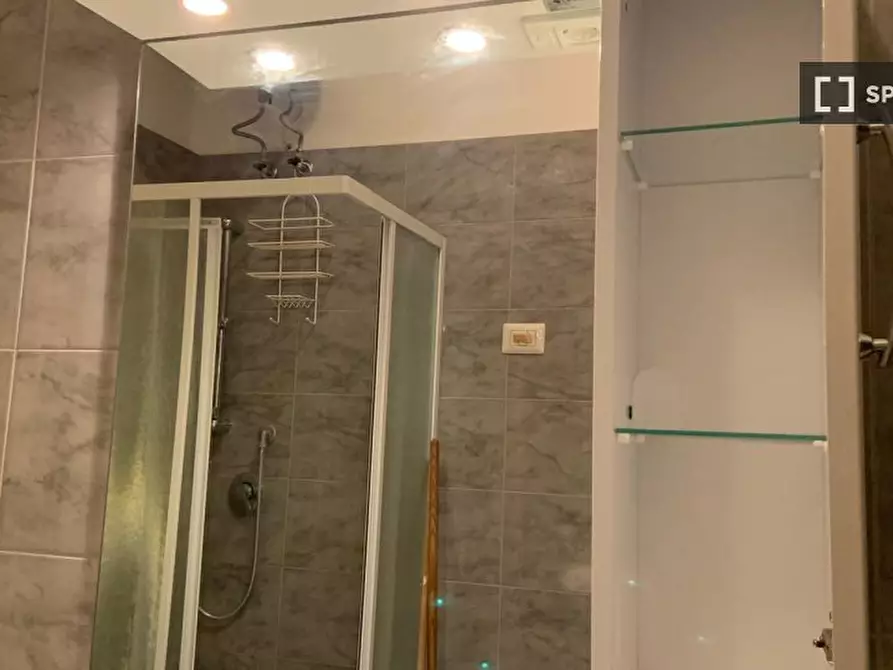 Immagine 19 di Camera condivisa in affitto  in Via degli Umbri a Roma