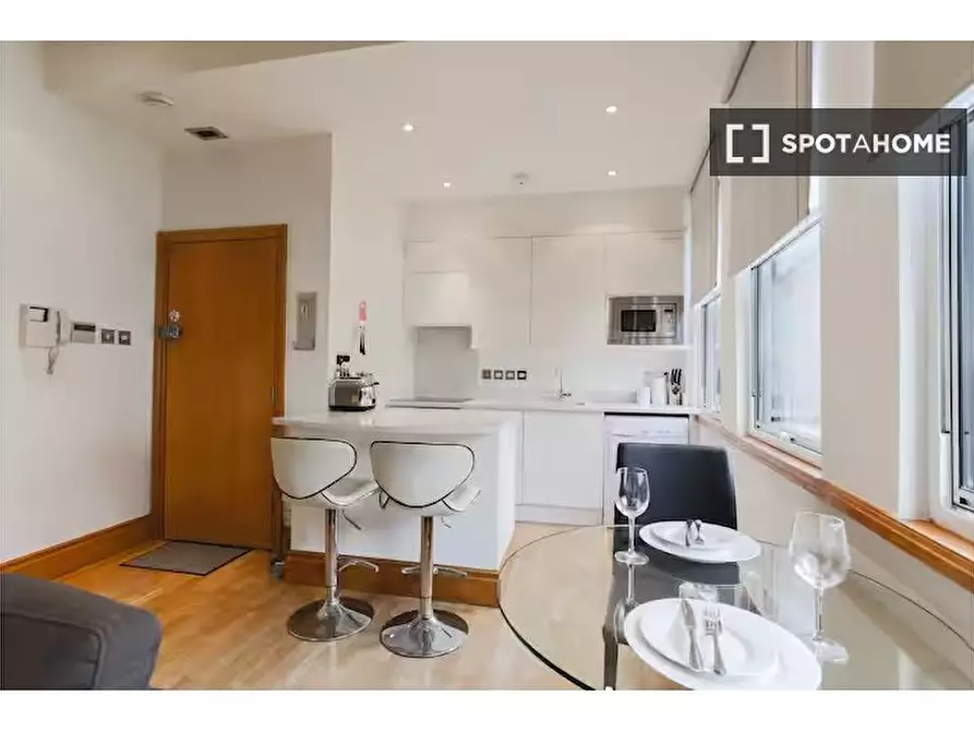 Immagine 8 di Ufficio in affitto  in Monument St a 