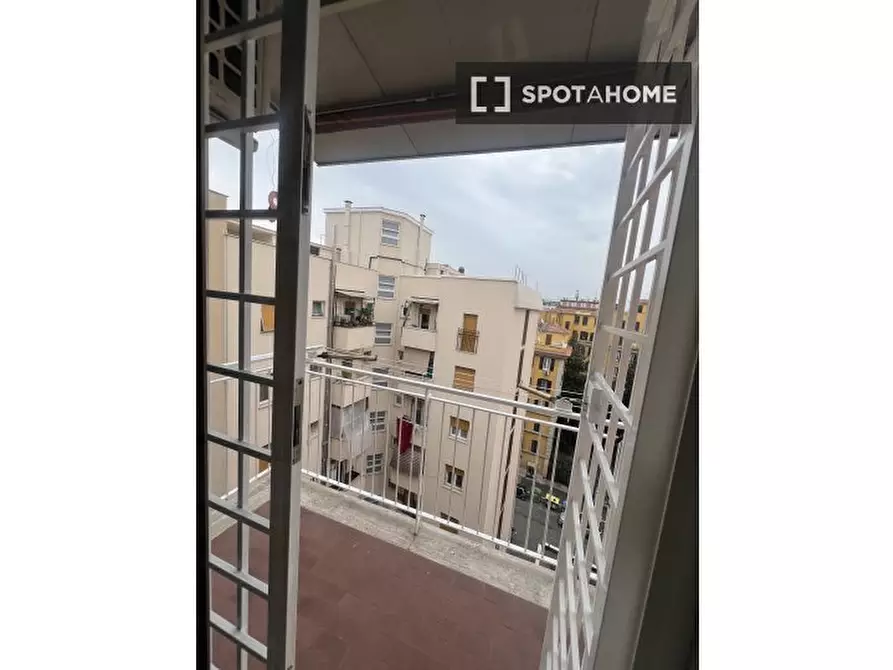 Immagine 10 di Camera condivisa in affitto  in V. Morozzo della Rocca a Roma