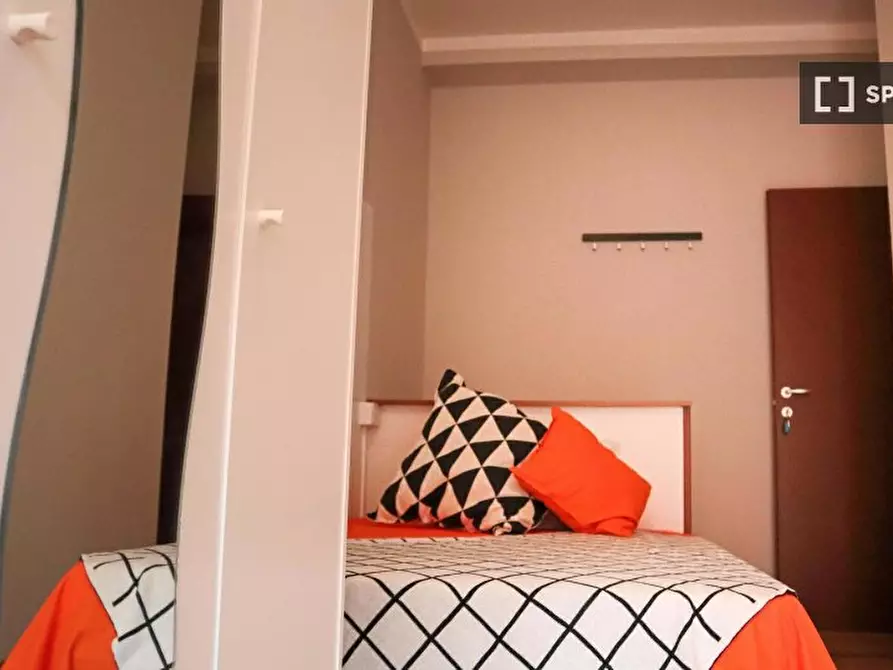 Immagine 5 di Camera condivisa in affitto  in Via tigellio a Cagliari