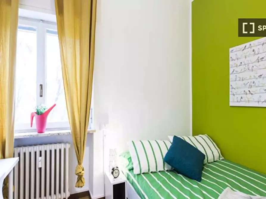 Immagine 1 di Camera condivisa in affitto  in Via Moncalvo Milan a Milano