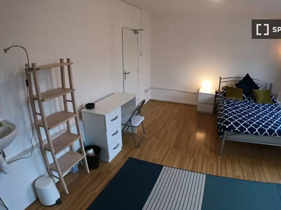 Immagine 2 di Camera condivisa in affitto  in A Pratt St. a Camden Town