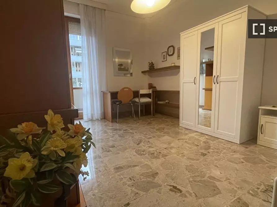 Immagine 4 di Camera condivisa in affitto  in Via Ugo Foscolo a Scandicci