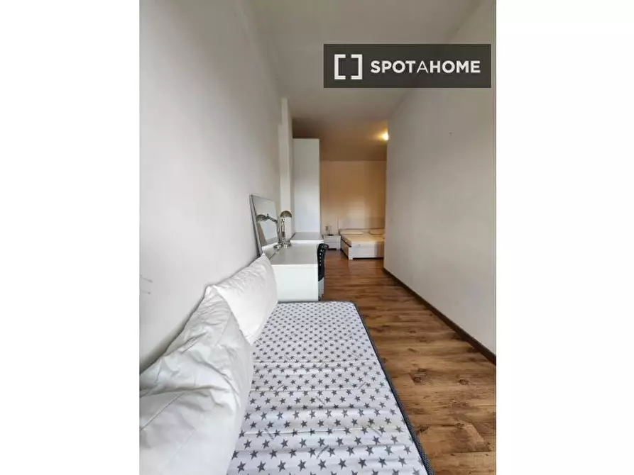 Immagine 5 di Camera condivisa in affitto  in Largo Luigi Antonelli a Roma