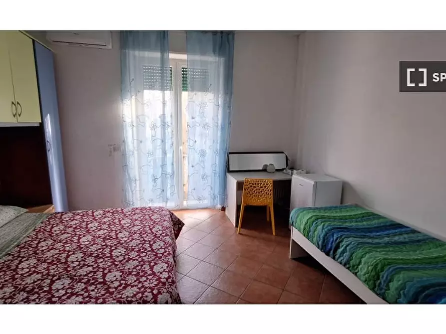 Immagine 17 di Camera condivisa in affitto  in Via S. Arcangelo a Baiano a Napoli