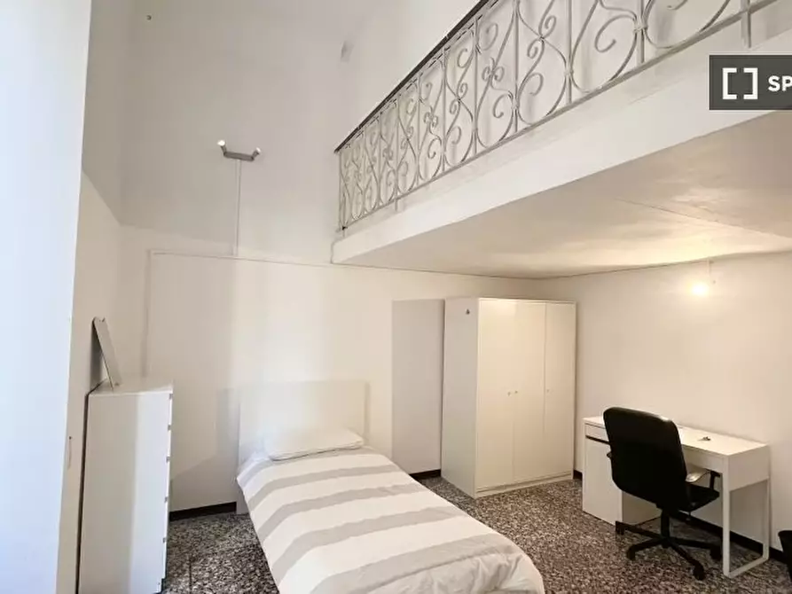 Immagine 3 di Camera condivisa in affitto  in Via Caffaro a Genova