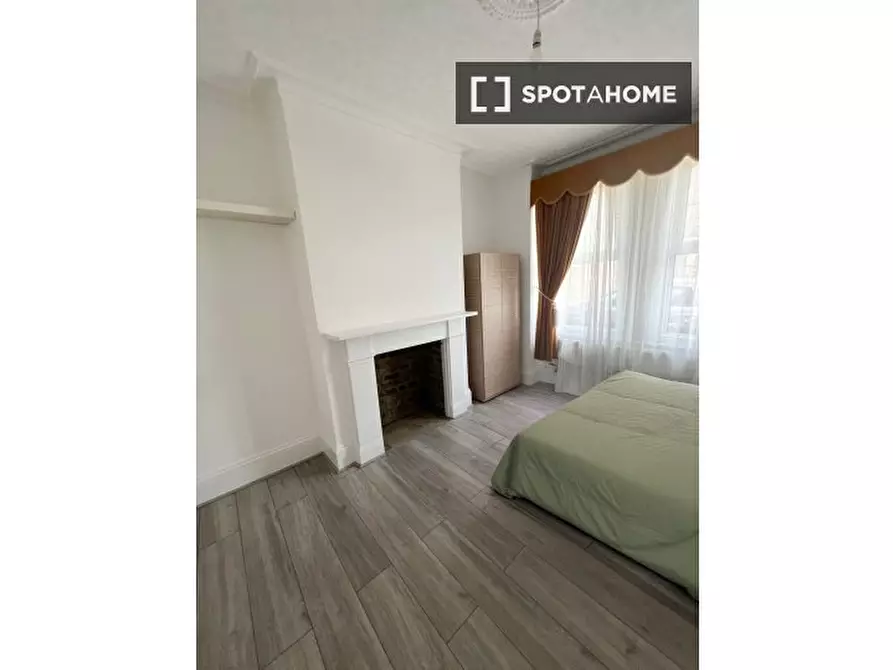 Immagine 1 di Camera condivisa in affitto  in Silverthorne Road a Lambeth
