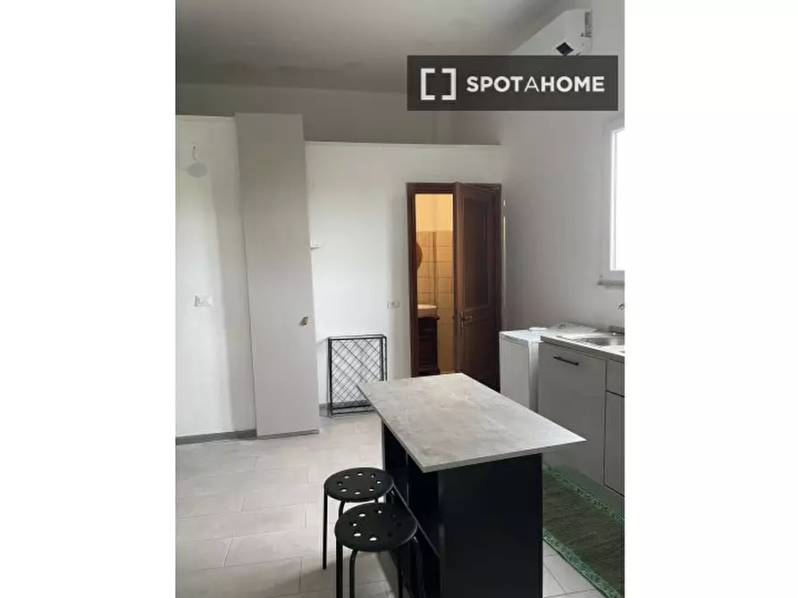 Immagine 5 di Appartamento in affitto  in Via del Mandrione a Roma