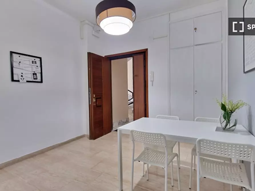 Immagine 10 di Camera condivisa in affitto  in Lungotevere di Pietra Papa a Roma