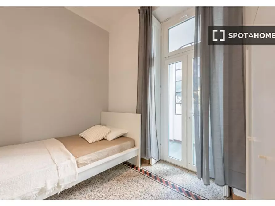 Immagine 2 di Camera condivisa in affitto  in Viale Giovanni da Cermenate a Milano