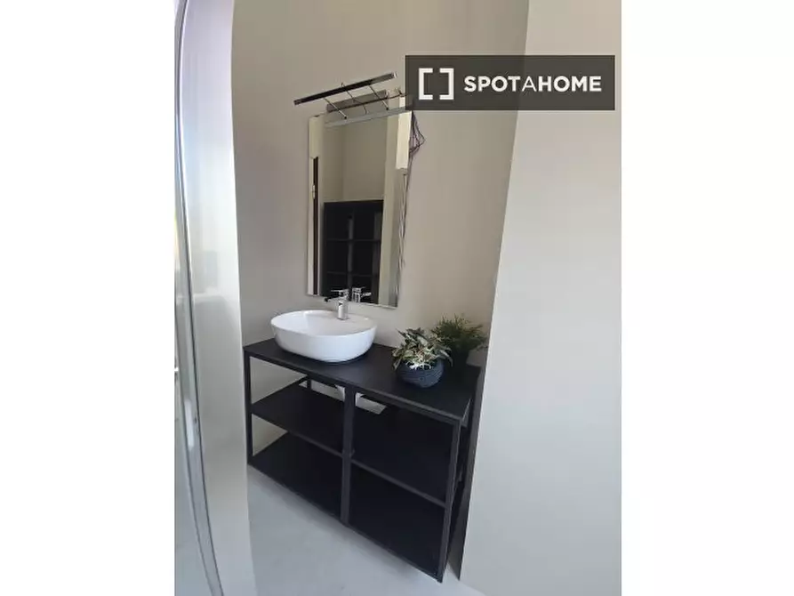 Immagine 12 di Camera condivisa in affitto  in Viale Francesco Restelli a Milano