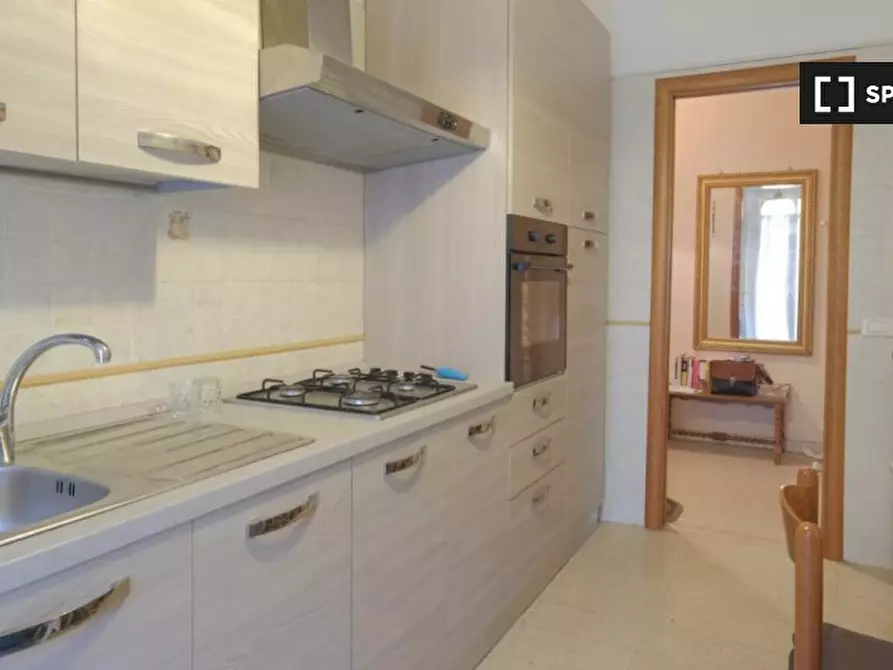 Immagine 5 di Camera condivisa in affitto  in Viale Guglielmo Marconi, 00146 Roma RM, Italy a Roma