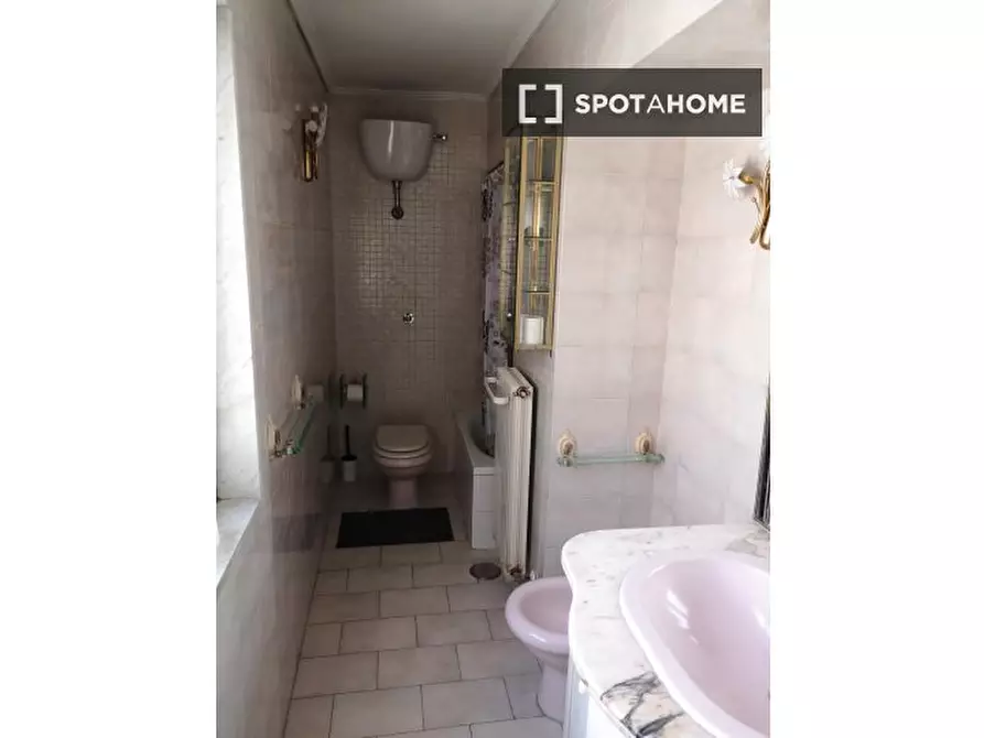 Immagine 5 di Camera condivisa in affitto  in Via Francesco Saverio Correra a Napoli