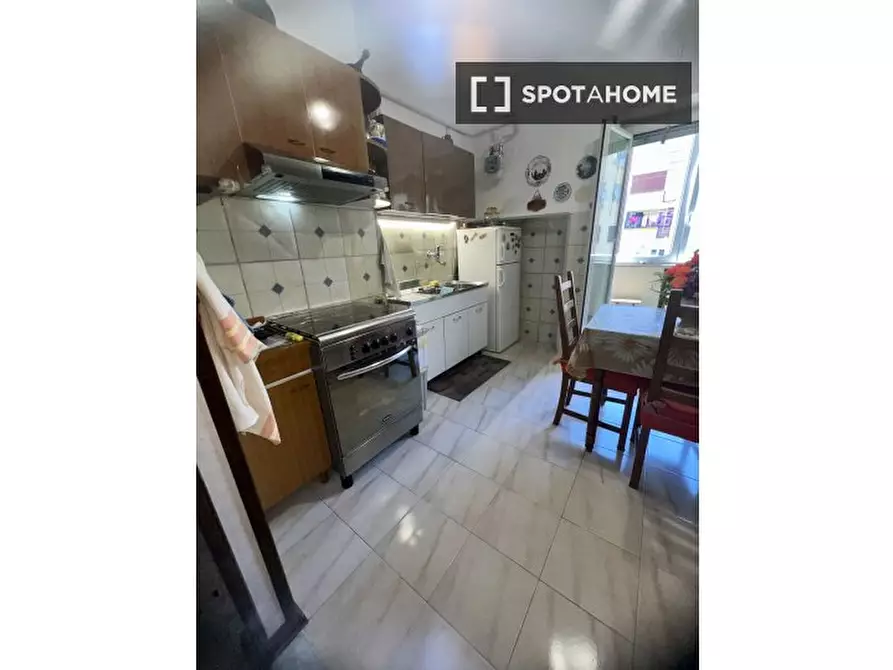 Immagine 5 di Camera condivisa in affitto  in Via Flavio Stilicone a Roma