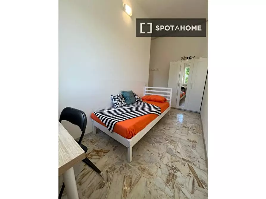 Immagine 15 di Camera condivisa in affitto  in Via Grazia Deledda a Cagliari