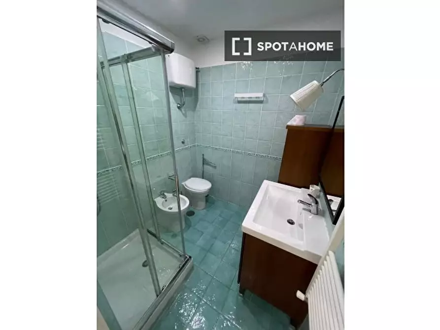 Immagine 16 di Camera condivisa in affitto  in Via Luigi Settembrini a Napoli