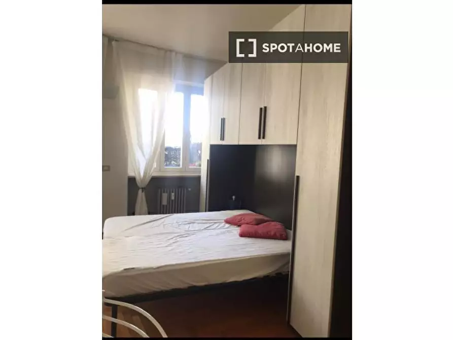 Immagine 2 di Camera condivisa in affitto  in Via Montepulciano a Milano
