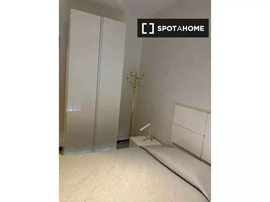 Immagine 2 di Camera condivisa in affitto  in Via Leo Longanesi a Milano