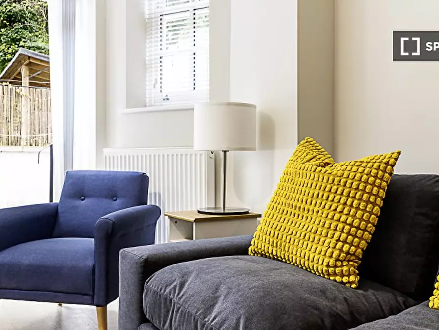 Immagine 7 di Appartamento in affitto  in Compayne Gardens a Camden Town