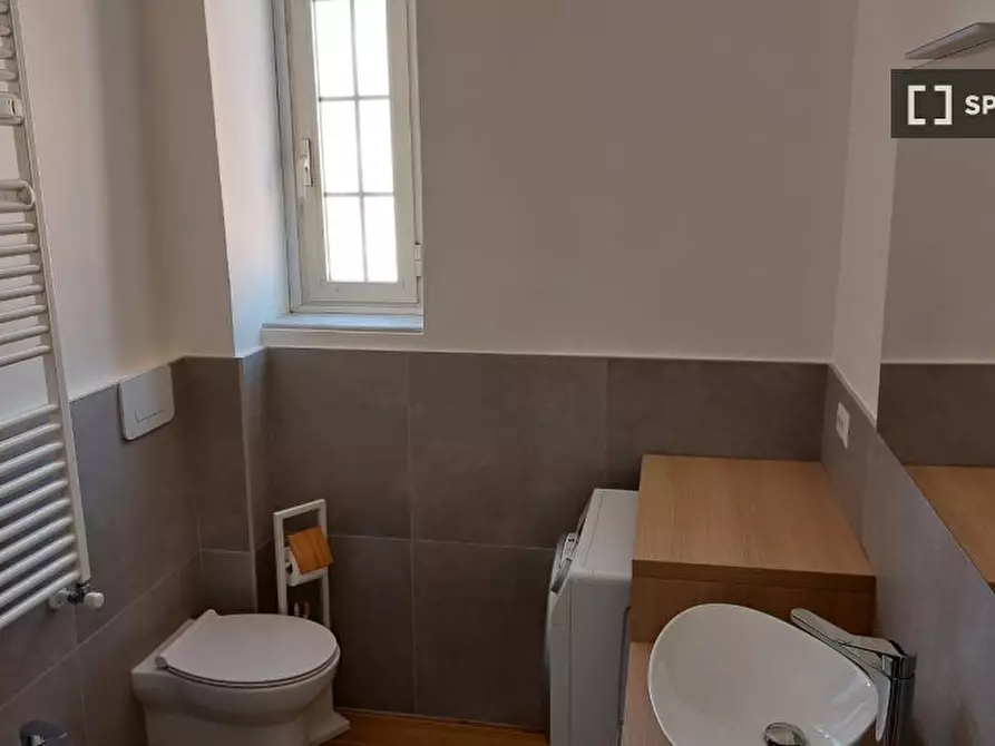 Immagine 11 di Appartamento in affitto  in Via la Spezia a Roma