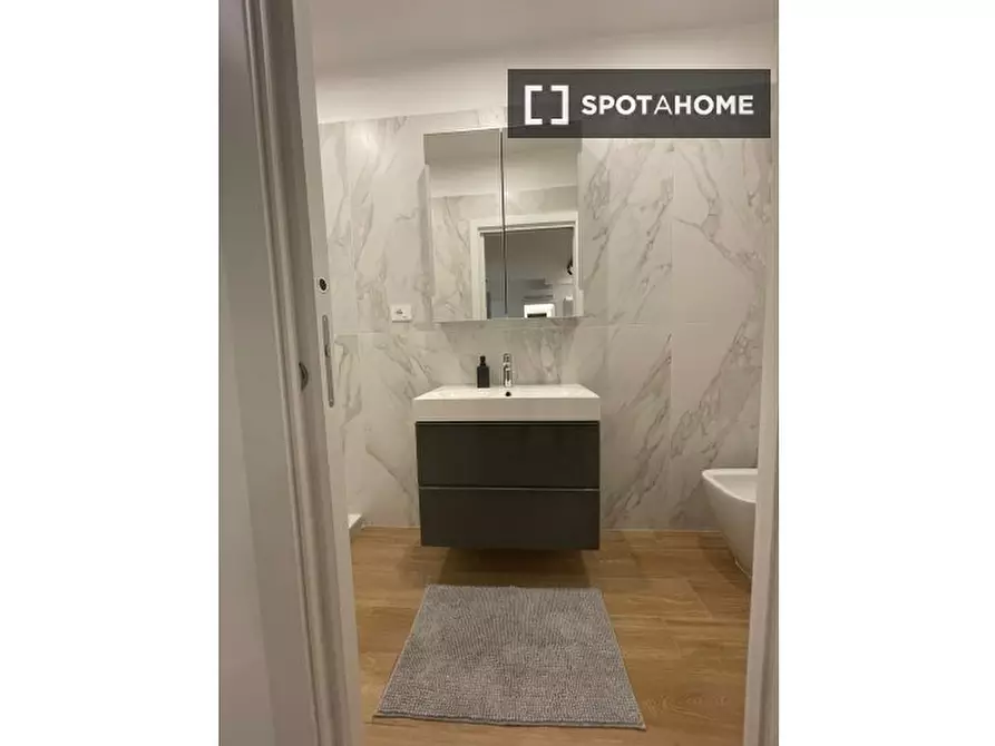 Immagine 9 di Camera condivisa in affitto  in Via Pasquale Frustaci a Napoli