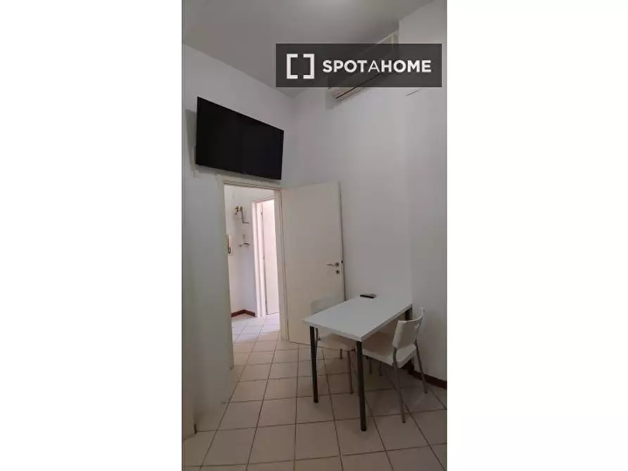 Immagine 10 di Appartamento in affitto  in Via Vittorio Bigari a Bologna