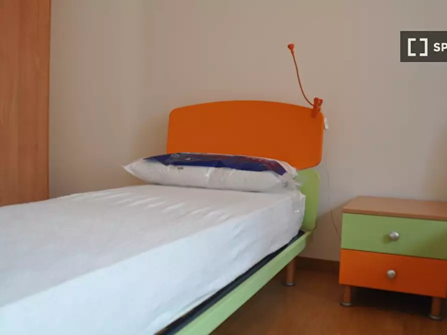 Immagine 8 di Camera condivisa in affitto  in Via Della Collina Volpi a Roma