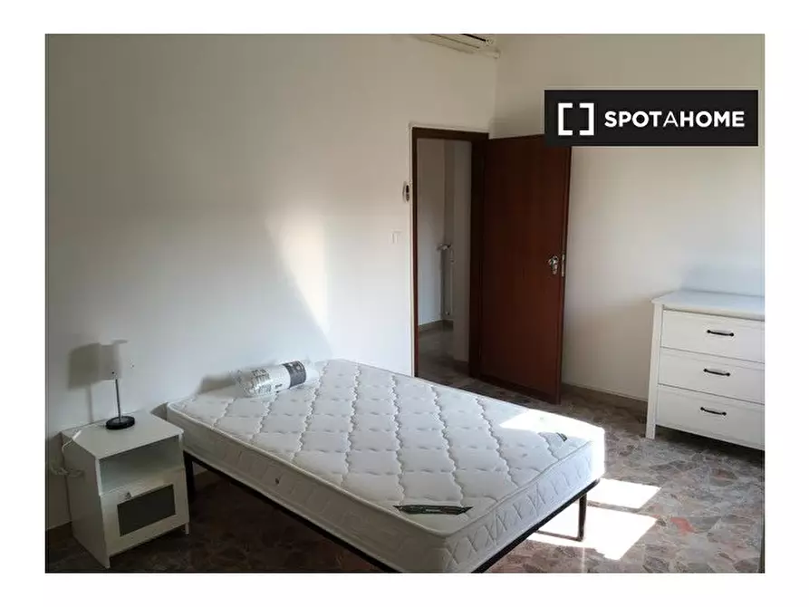 Immagine 5 di Camera condivisa in affitto  in Via Fossolo a Bologna