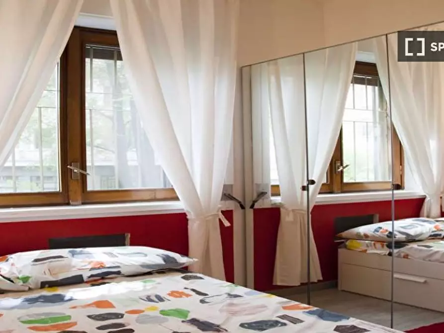 Immagine 2 di Camera condivisa in affitto  in Via Conca del Naviglio a Milano