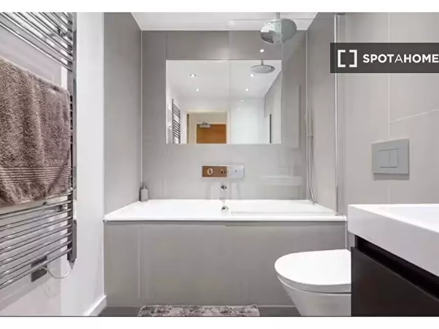 Immagine 2 di Appartamento in affitto  in -274 W Green Rd a Tottenham