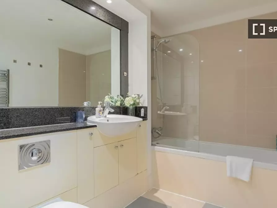 Immagine 5 di Appartamento in affitto  in St George Wharf a Lambeth