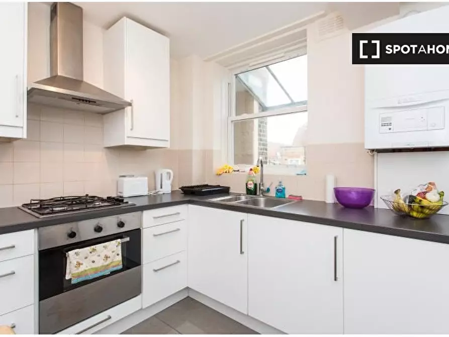 Immagine 3 di Camera condivisa in affitto  in Fulham Ct a Hammersmith