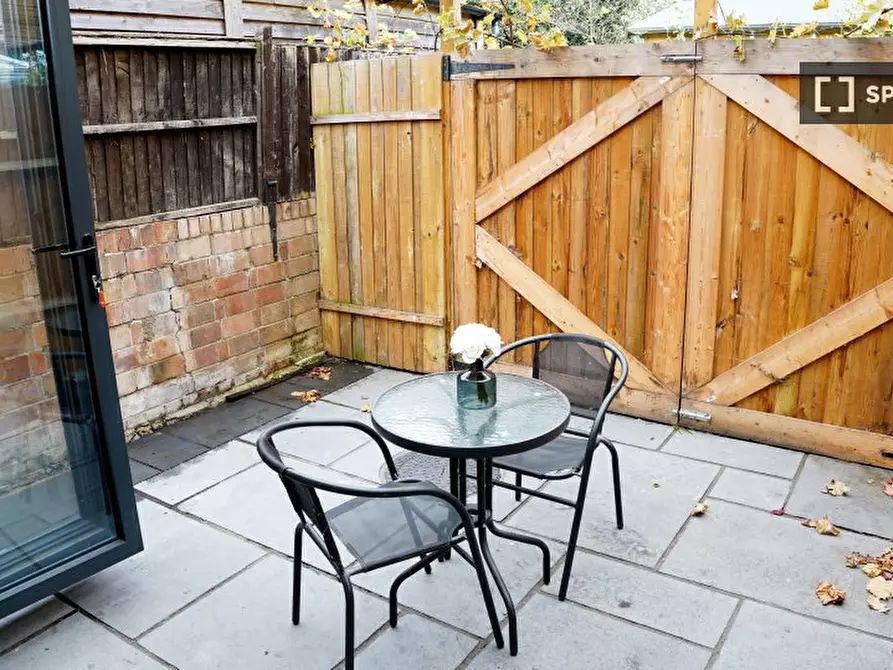 Immagine 7 di Appartamento in affitto  in Clare Rd a 