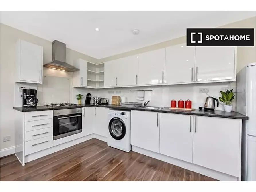 Immagine 2 di Appartamento in affitto  in b Stamford hill London N16 6QX a Hackney