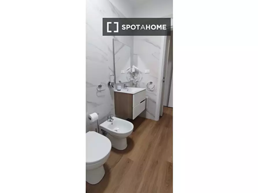 Immagine 10 di Appartamento in affitto  in Galleria II Agosto a Bologna