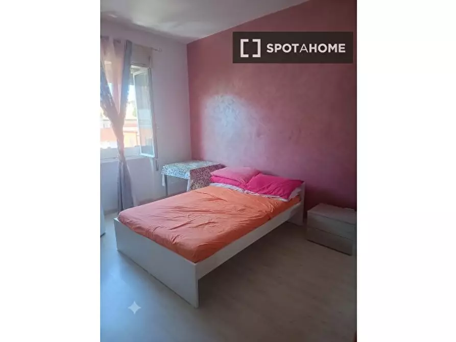Immagine 3 di Camera condivisa in affitto  in Via Giovanni Battista Bastianelli a Roma