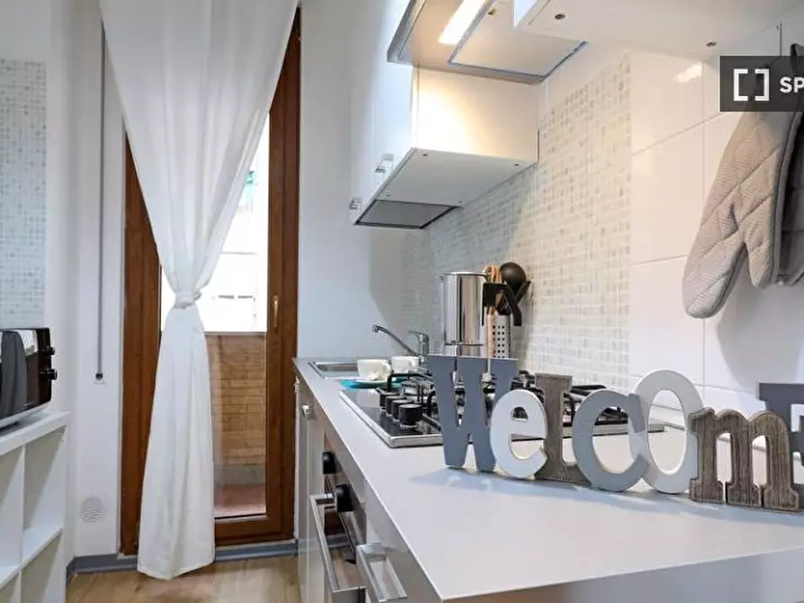 Immagine 12 di Camera condivisa in affitto  in Via dei Giornalisti a Roma