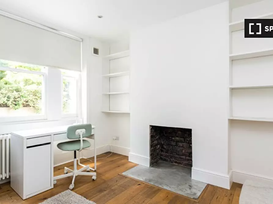 Immagine 3 di Appartamento in affitto  in Garden Flat a Camden Town