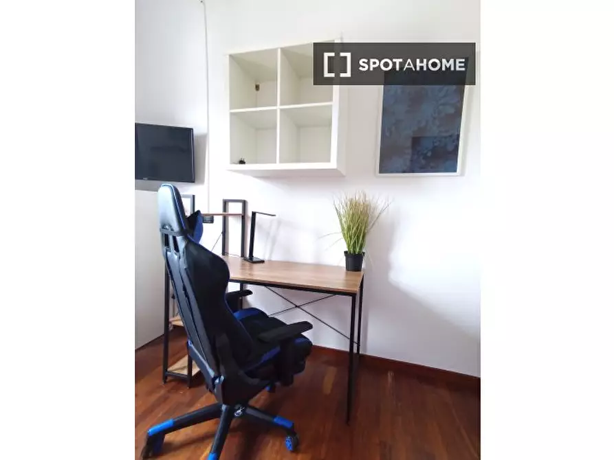 Immagine 2 di Camera condivisa in affitto  in Via Carlo Imbonati a Milano