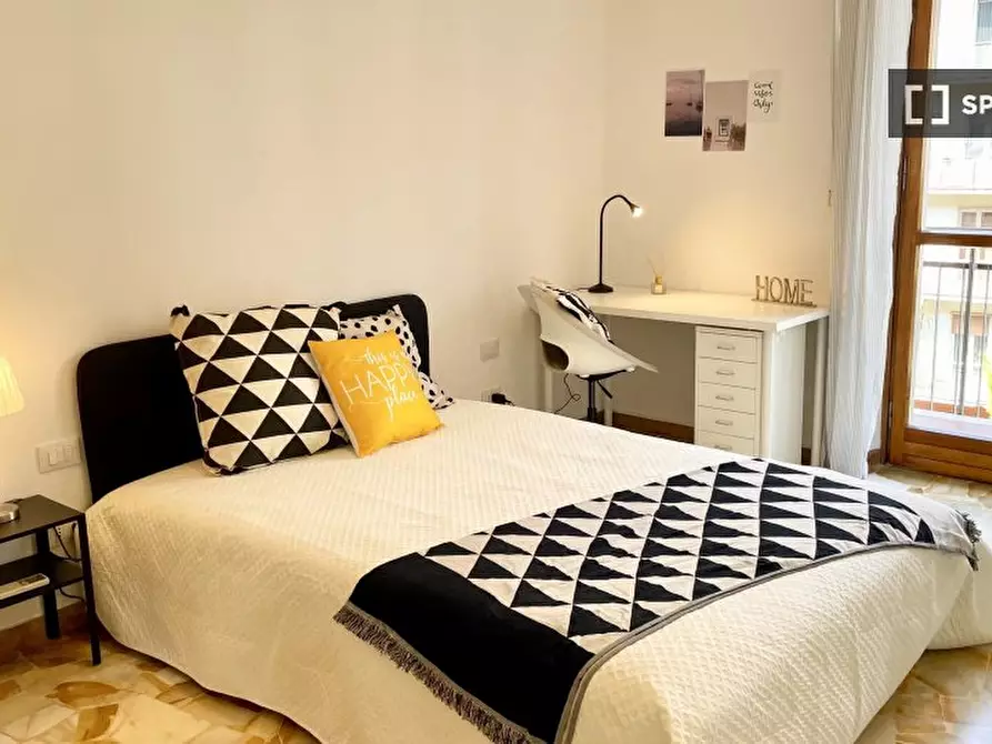 Immagine 12 di Camera condivisa in affitto  in VIA CADUTI DI CEFALONIA a Firenze