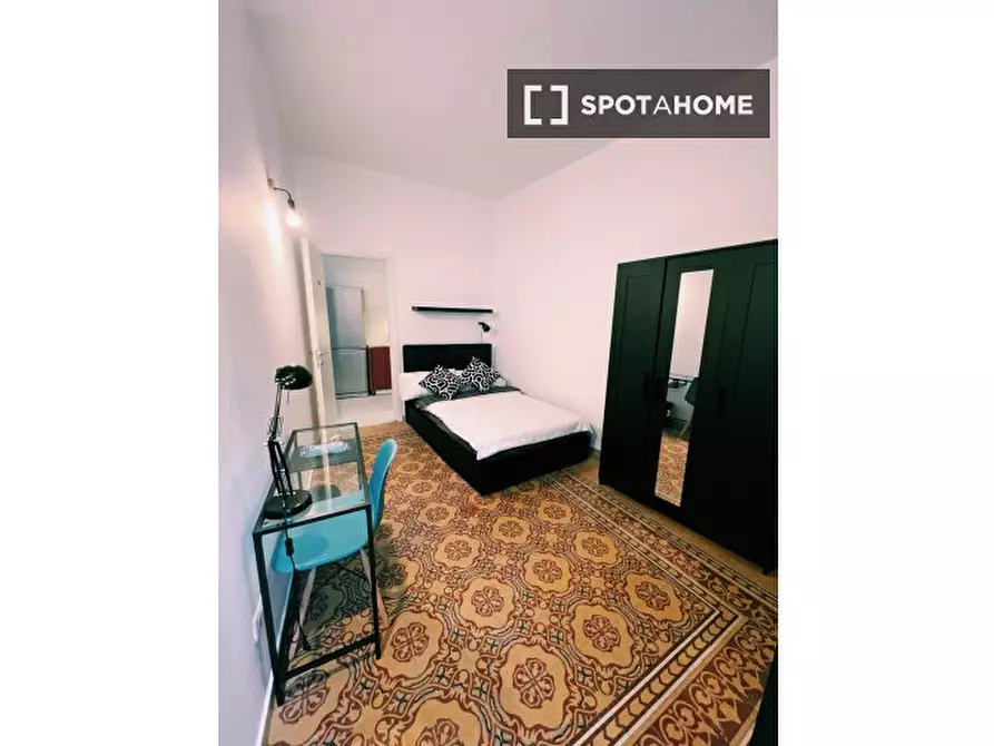 Immagine 1 di Camera condivisa in affitto  in Via Stella a Napoli