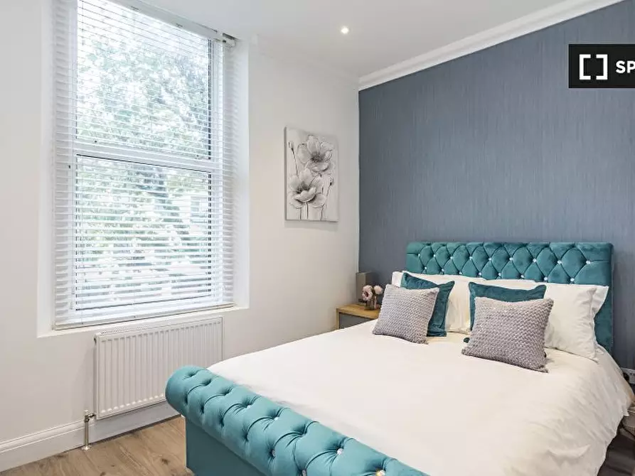 Immagine 13 di Appartamento in affitto  in Kilburn High Rd a Camden Town